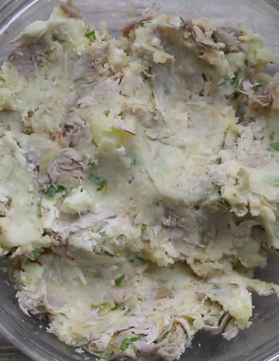 The filling: mashed potato mixed with shredded chicken, parsley and mozzarella