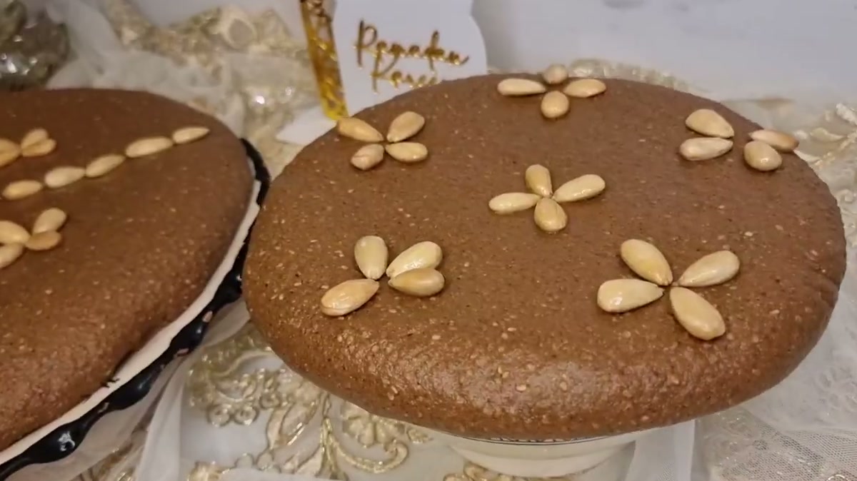Two rounds of sellou decorated with almond flowers and an almond star