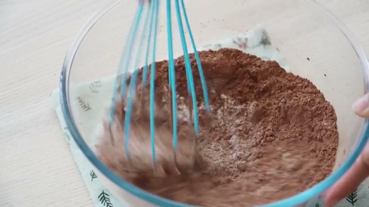 Whisking flour, cocoa powder, sugar and leaveners for the chocolate bento cake
